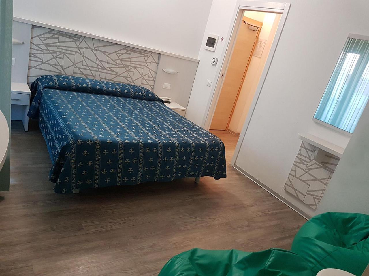 Hotel Sorriso - Molto Piu Di Una Stella Riccione Buitenkant foto