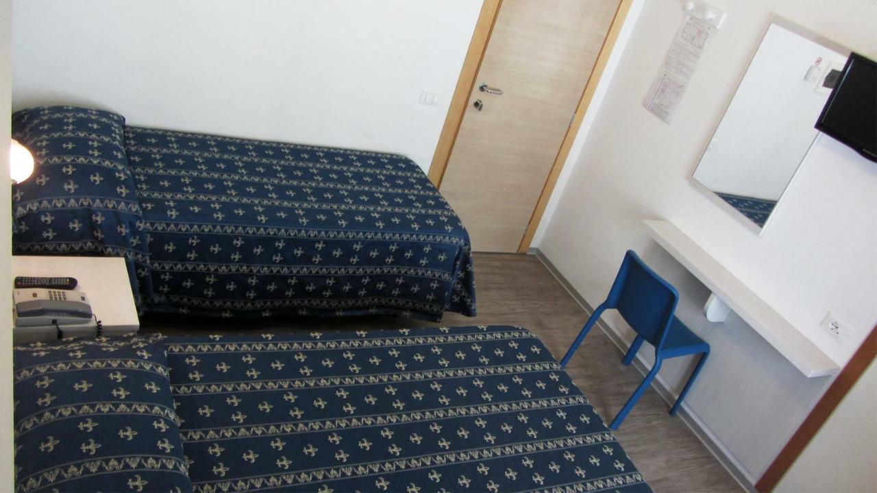 Hotel Sorriso - Molto Piu Di Una Stella Riccione Buitenkant foto